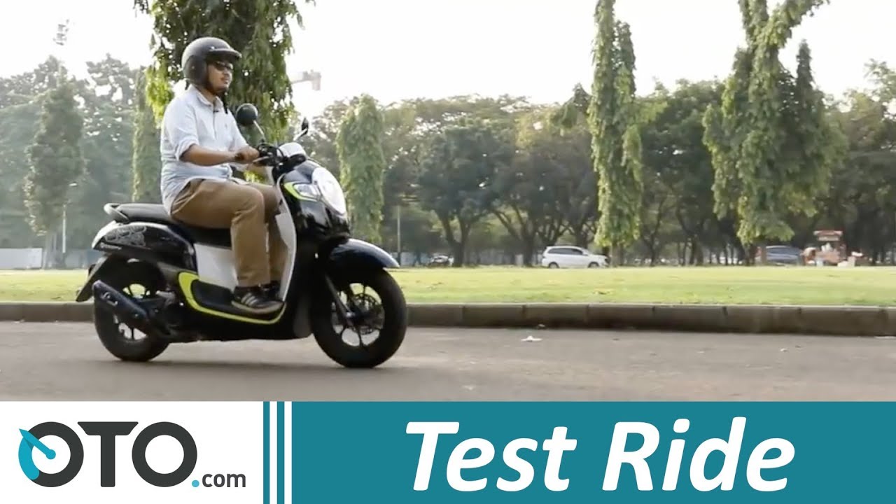 Review Honda Scoopy 2017: Skutik (Nyaris) Sempurna I OTO.COM