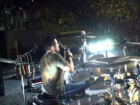 Rich Redmond performs Jason Aldean's "She's Country" on the Wide Open Tour 2010