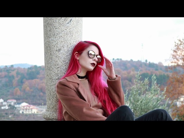 Vídeo relacionado con JIM HALO Gafas de Sol Retro Cuadradas Lente de Vidrio Plano Metal Anteojos Hombre Mujer(Dorado/Gris)