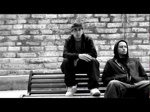 CosaFina - La Familia ft. La Resistance (Iman & Zoen) [Prohibido Reir - LP - 2009]