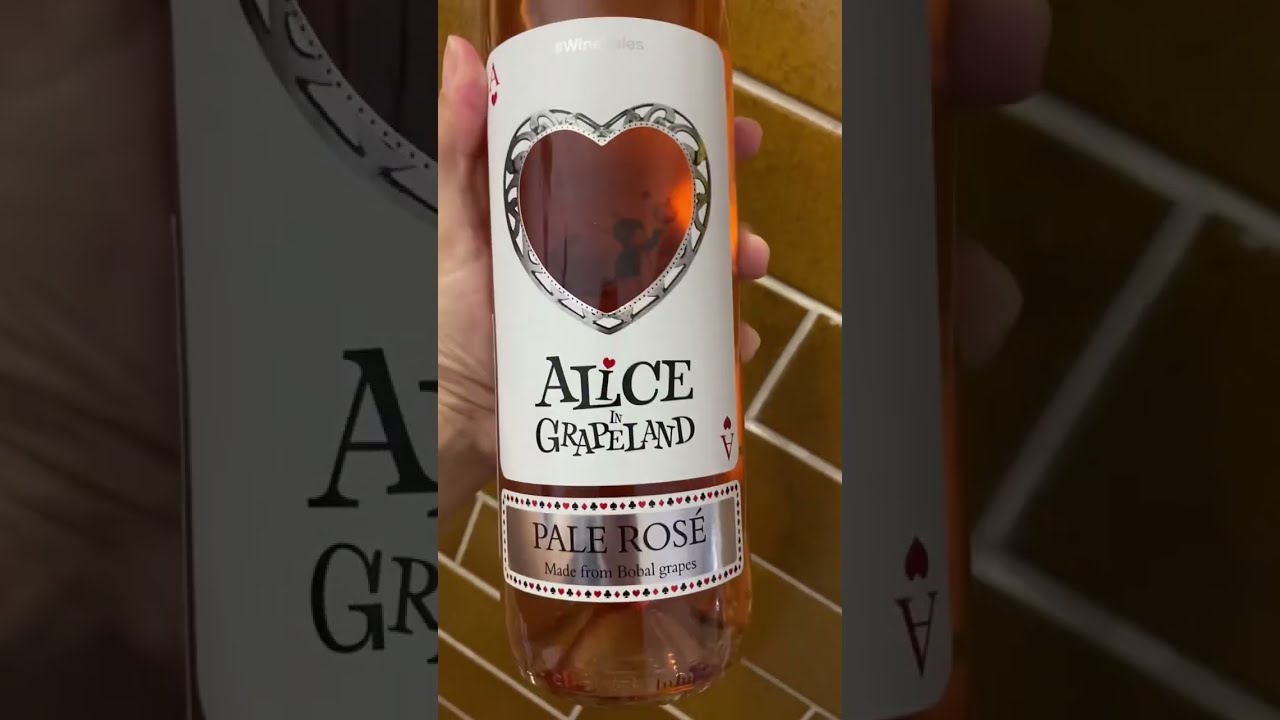 VINHO ALICE NO PAÍS DAS MARAVILHAS! - Alicia en el Pais de las Uvas - Alice in Grapeland! #shorts