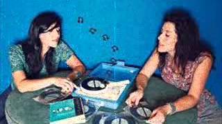 THE WATSON TWINS - JUST LIKE HEAVEN (LIVE AT THE FINGERPRINTS)