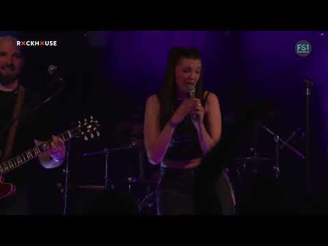 Extra - TiJA (Live Performance)