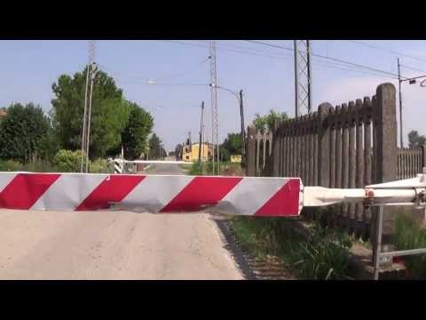 Passaggio a livello di via Bellagrande in HD - Lavezzola (RA) // Level Crossing