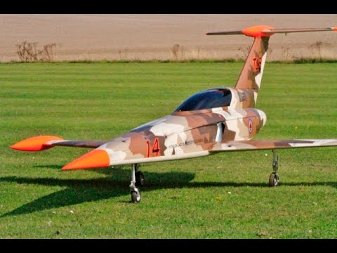"HOW TO" PHIL NOEL PINNACLE AVIATION UNMASKING OWN DESIGN RC "DIAMOND" PAINT SCHEME - 2015