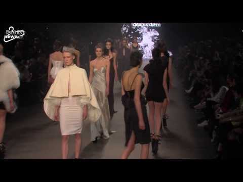 Vallende modellen part of the show bij Dennis Diem