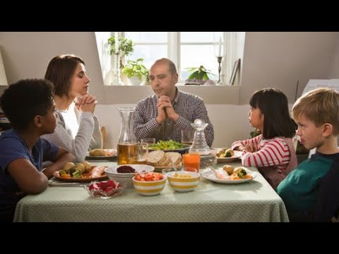 Quo vado? (2016): " Eh no, famm' capì, in mezzo qua io so strano?! " - Checco Zalone