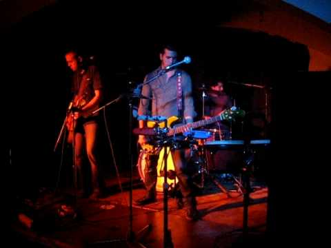 Muggefug: 4 axid butchers - Kill the pig (live, punk, funk, disco, from italy, golden... on my head)