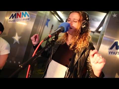 MNM: Laura Tesoro - How We Do (Katy Perry)