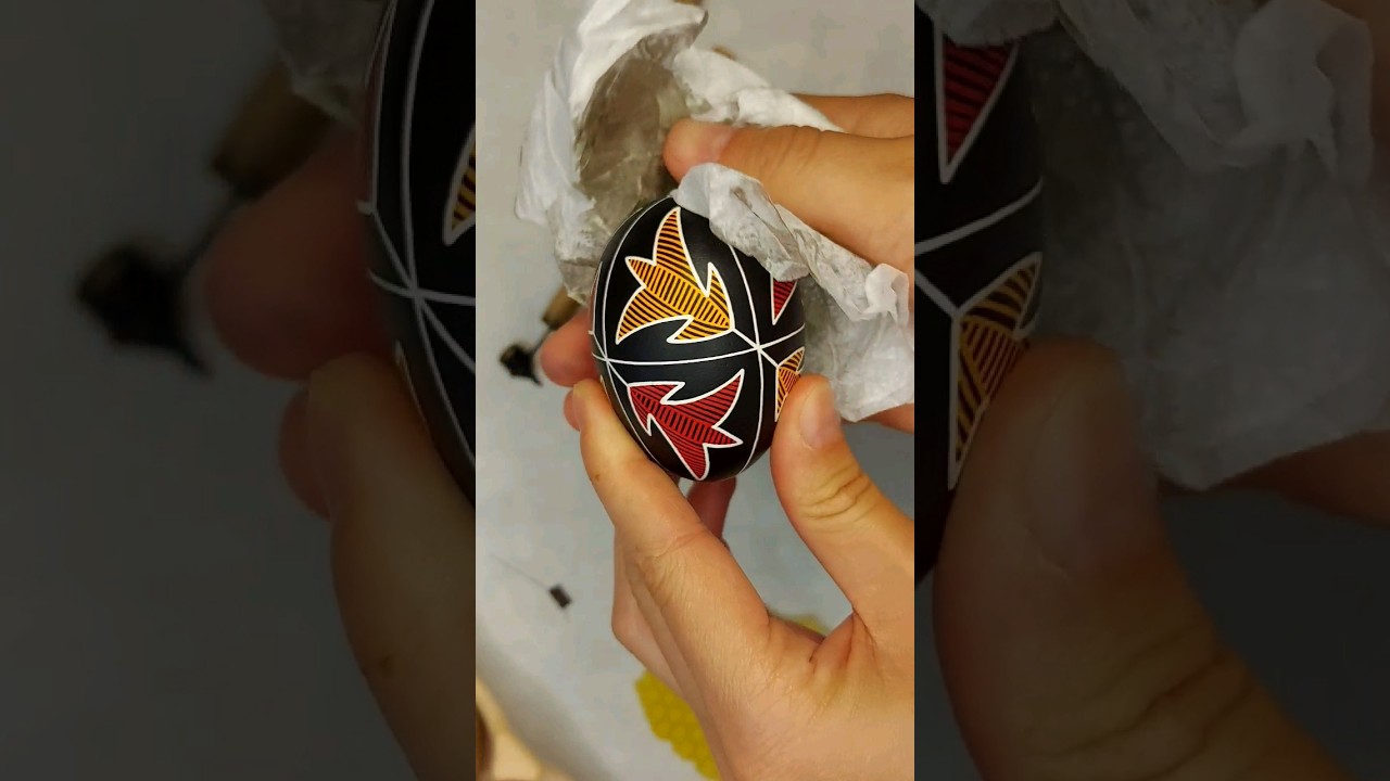 Pysanka (easter egg) #pysanky #easteregg #eggshells #handmade #diycraft #artwork #oddlysatisfying