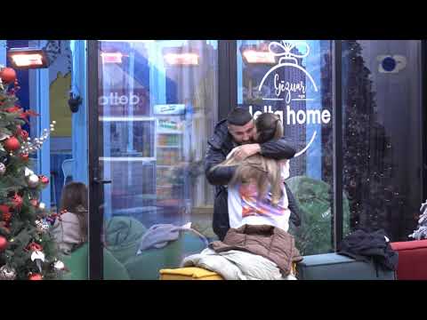 Në shtëpi nuk mungojnë puthjet mes Sarës dhe Dj PM - Big Brother Albania Vip