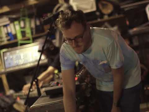 Jonti - Sleeping and Falling (Live)