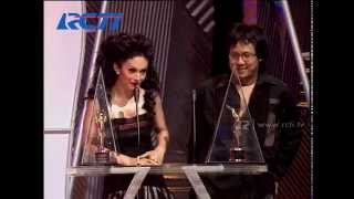 Download lagu Krisdayanti dan Erwin Gutawa 'Cobalah Untuk Setia' - Karya Produksi Umum Terbaik - AMI 2004 mp3