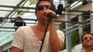 Small Mercies - Beautiful Hum live Queen St Mall