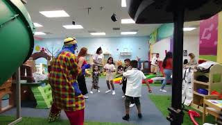 Payaso Pikorete Celebrando el Cumpleaños de Arán en Orlando Sky Lake Fl Reggaeton Pro