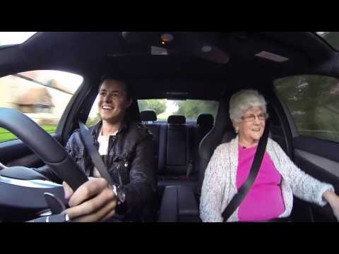 Pogledajte kako izgleda kad majka sjedne u Mercedes C63