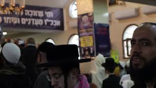 אומן ערב ראש השנה התשפ"ה: המונים שרים ביחד בציון הקדוש: "הנני מקשר נפשי רוחי ונשמתי לנשמת מורי ורבי