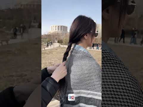 الكورديات يقمن بتحدي (الضفيرة) شابة كوردية تضفر شعرها في جامعة السليمانية 