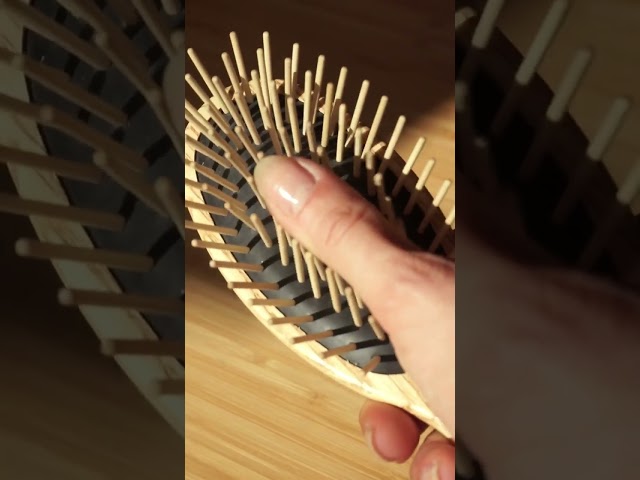 Vídeo relacionado con Cepillo cabello, antiestático y neumático. Madera natural.