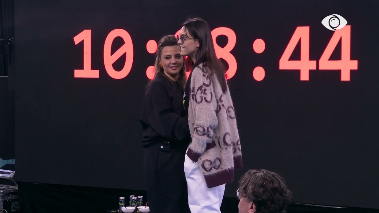 “G Bani do banjo…”/ Indriti hedh batuta me banorin, të qeshura gjatë sfidës