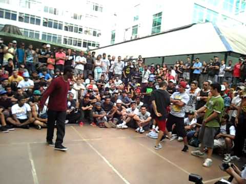 Encontro de bboys 10 anos Floor Riders ( E1 / KLESIO vs AMARELO/ MUXIBINHA)