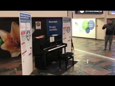 CRAZY POP PIANO MEDLEY at Brunswick Central Station – THOMAS KRÜGER