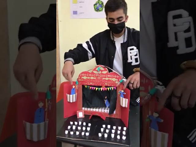 Vídeo relacionado con roba Teatro de Marionetas para Niños - Teatro de Títeres Guignol de Madera y Tela - Montado sobre Soporte - Gris