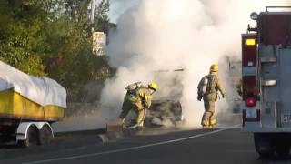 preview picture of video 'Corona Rd Petaluma, Vehicle fire'