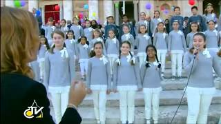 We are the world cantata in Piazza San Pietro dai bambini per Papa Francesco