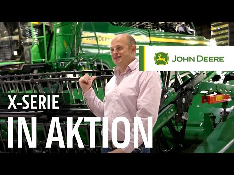 Der Mähdrescher X9 von John Deere im Erntebetrieb auf der Caley Farm