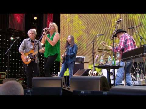 Pegi Young & The Survivors - Live at Farm Aid 2013
