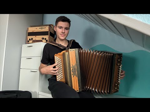 A Musikant im Trachtengwand/ steirische Harmonika BEsAsDes