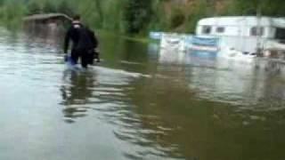 preview picture of video 'Koparki Jaworzno powódź'