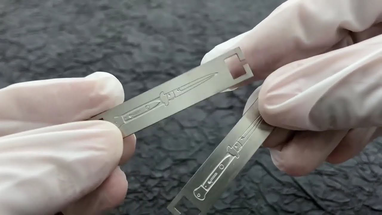 3002-Rectangular Antique Silver Dagger Pattern Unique Bookmarks