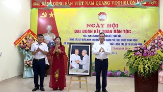 Đồng chí Lê Quốc Chỉnh, phó Bí thư tỉnh ủy,chủ tịch HĐND tỉnh đến dự, chung vui Ngày hội Đại đoàn kết toàn dân tộc với nhân dân tổ dân phố 2