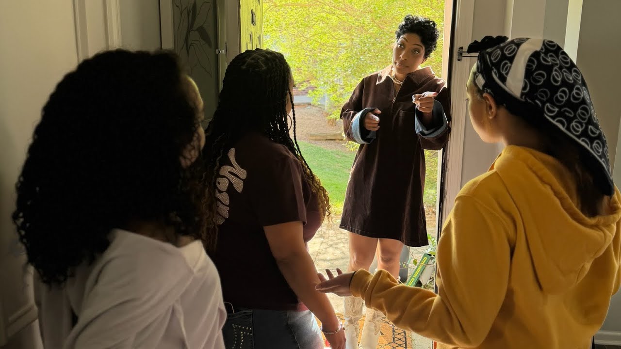 Sharra pulls up to Lacreesha’s house and makes her aware of what her twins are doing