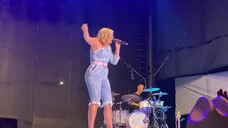 Lauren Alaina opening Run