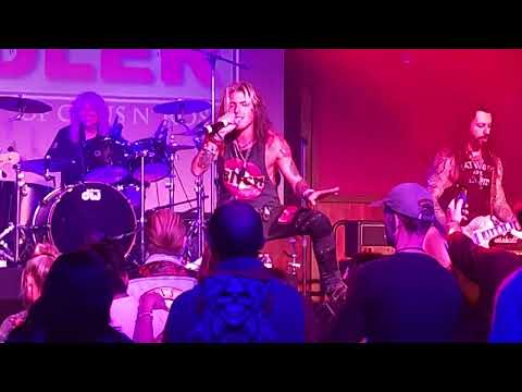 Steven Adler Band...  It's so easy  Live from the Block, 