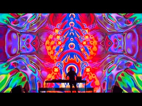 “Gummy Worm [Jantsen x Dirt Monkey Remix]” // Jantsen live @ The Met Philly