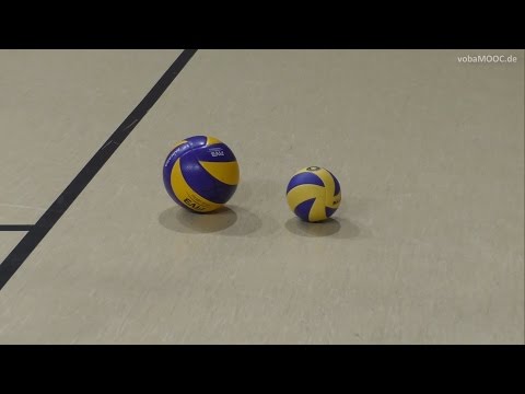 Baggern mit einem kleinen Volleyball - VCO Schwerin