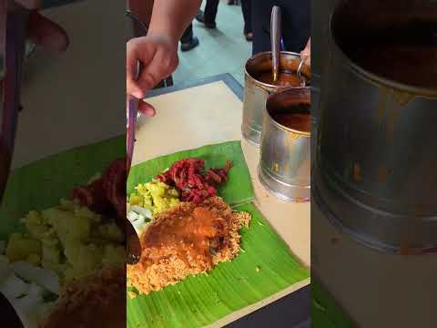Arroz de folha de bananeira com classificação Michelin de Sri Nirwana Maju em Kuala Lumpur, Malásia