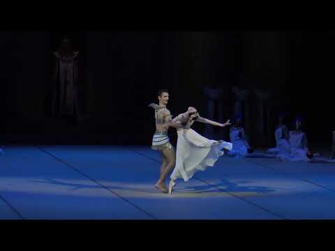 Elizaveta Kokoreva and Semyon Chudin in ballet La Fille Du Pharaon