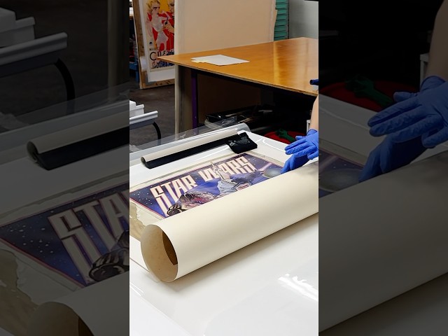 Vídeo relacionado con Star Wars The Poster Collection: includes 28 iconic pull-out posters!