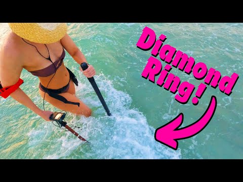 She Found Diamonds!!!! Beach Metal Detecting
