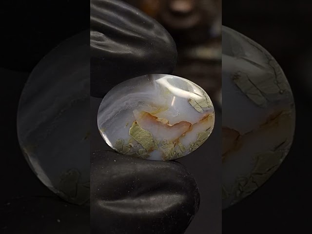 حجر عقيق مزهر طبيعي