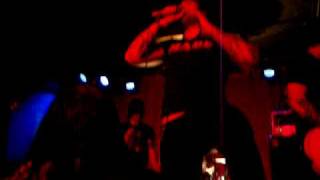 Maybe holding hands wasn&#39;t such a good idea - Modern Day Escape