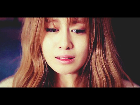 TARA'S JIYEON CRIES ON INSTAGRAM