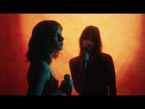 Ariane Roy et Lou-Adriane Cassidy - Fille à porter