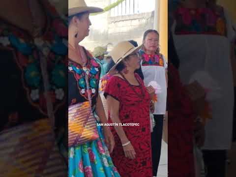 Mi linda gente de San Agustín Tlacotepec en la fiesta de su Pueblo #mx #oaxaca #fypシ