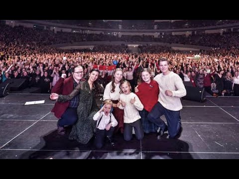 Angelo Kelly & Family - Paddy On The Railway